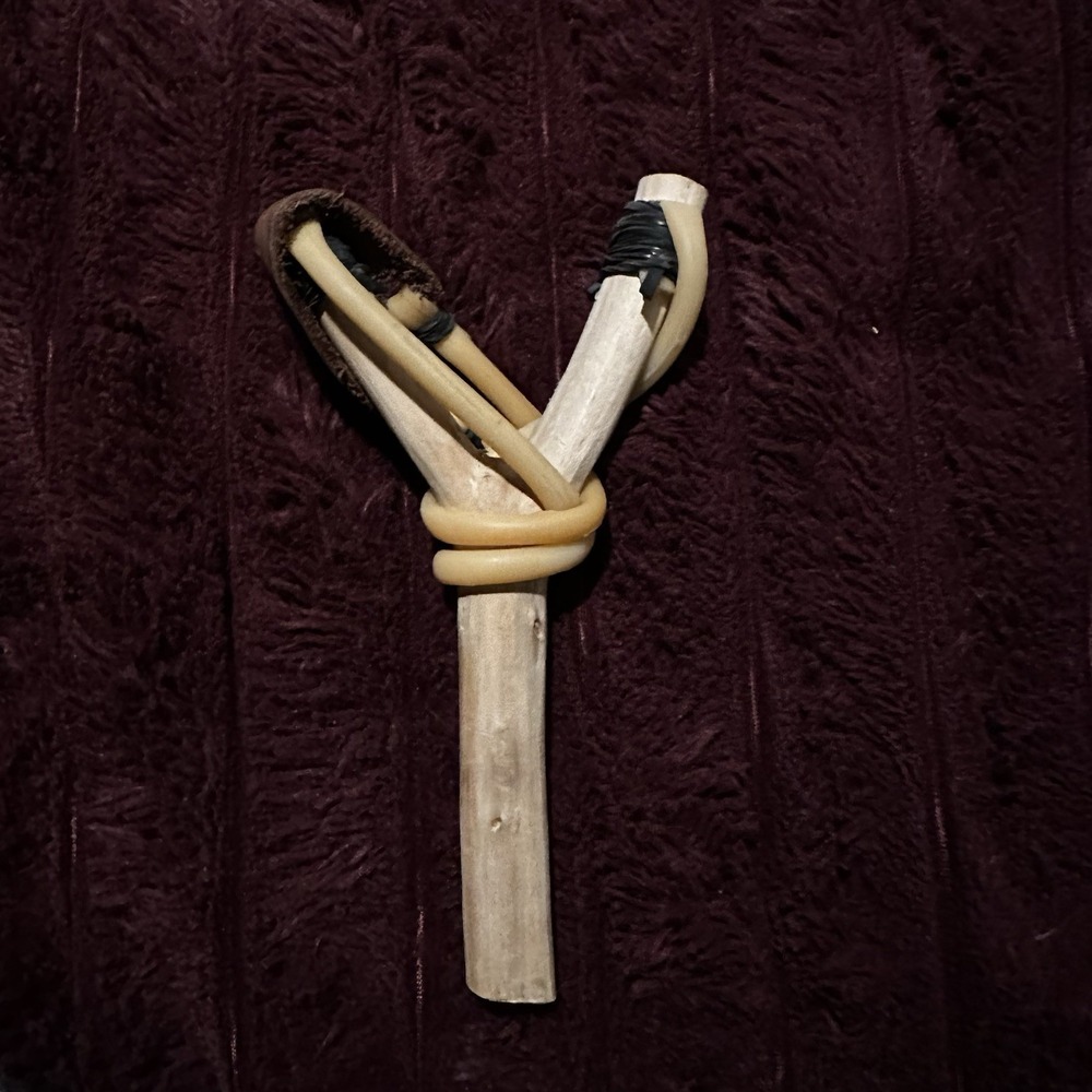 Slingshot handmade. Wood.  Resortera De Madera. Made In Mexico.
